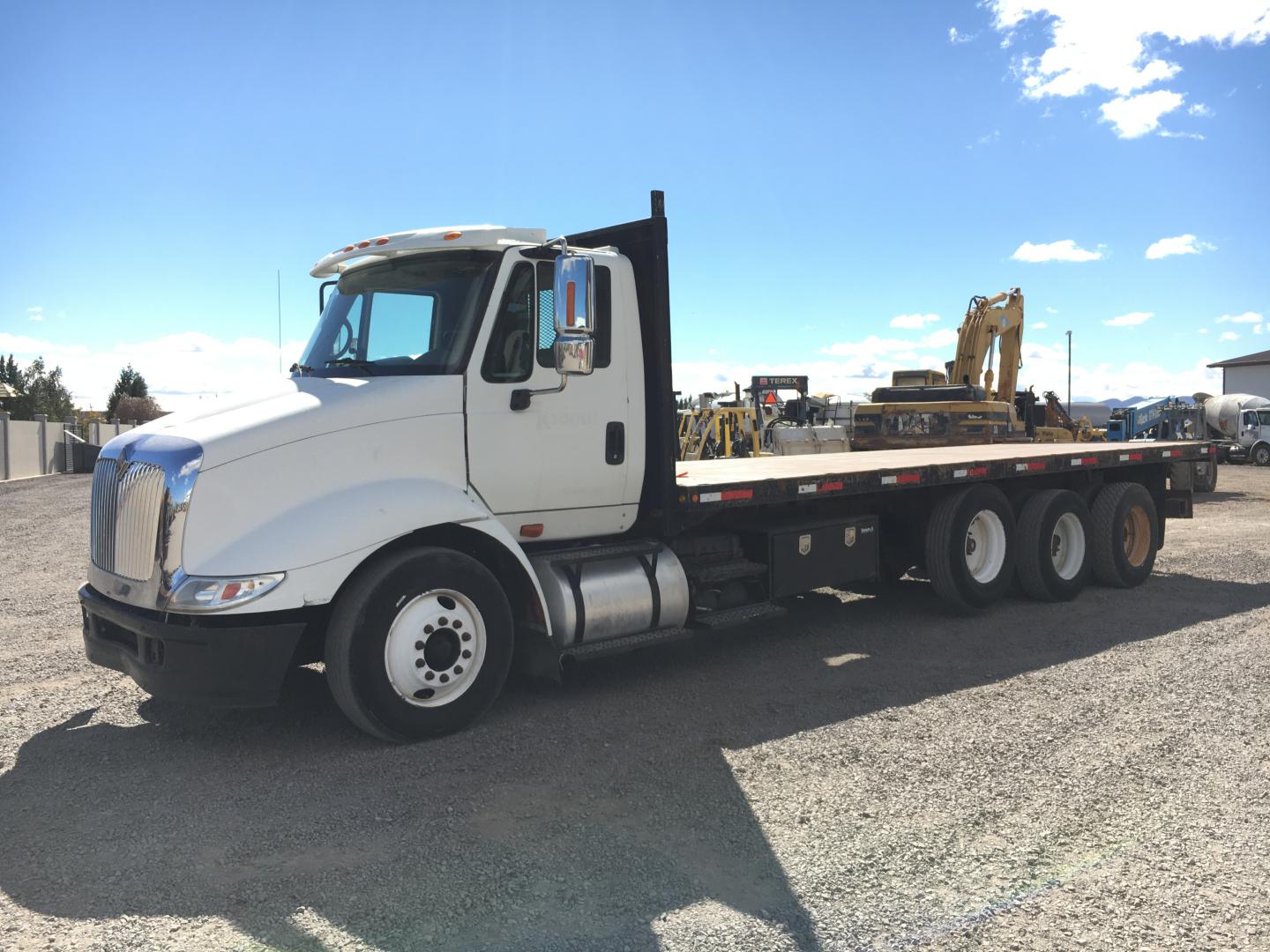 ./imagenes/INVOICE/2019/16650/CAMION CON PLATAFORMA INTERNATIONAL 8600 SBA 6X4 (16).JPG